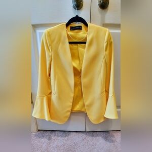 SOLD 1/09/2025. ZARA WOMAN RUFFLED SLEEVE BLAZER